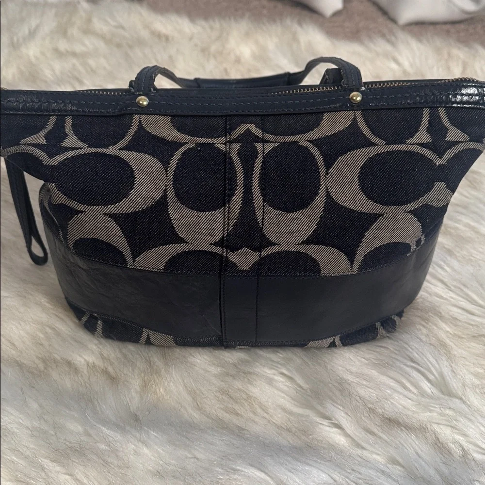 Vintage Coach Signature Denim Tote Bag Navy
Women's‎ Tote Bag . - Picture 3 of 11